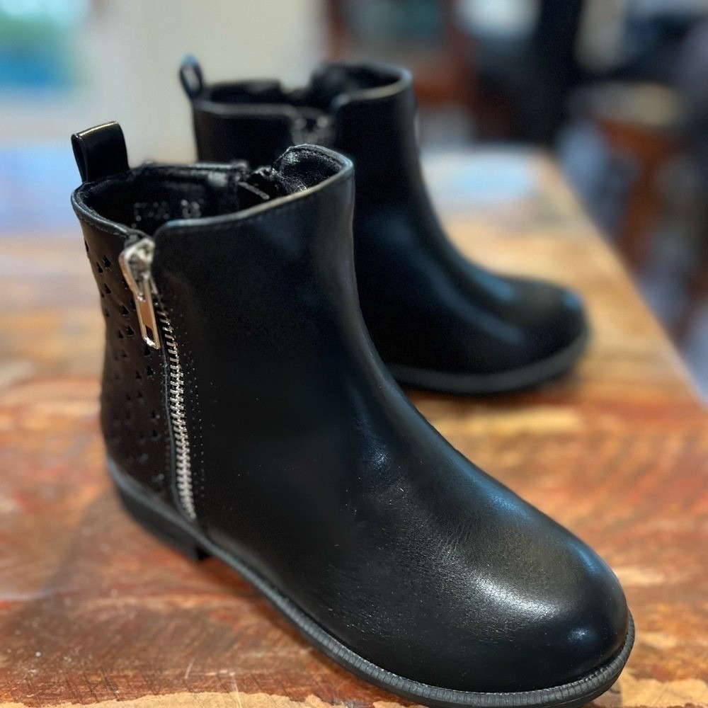NWOT‎ Star Laser Cut Ankle Boots Kids Size 28 Black Faux Leather Zipper